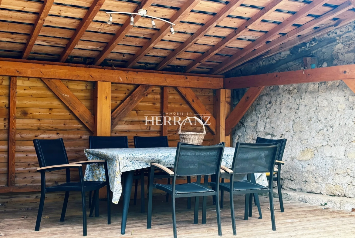 Charmante maison en pierre à Saint-Germain-du-Puch avec 3 chambres, terrasse et grand jardin près de Libourne 