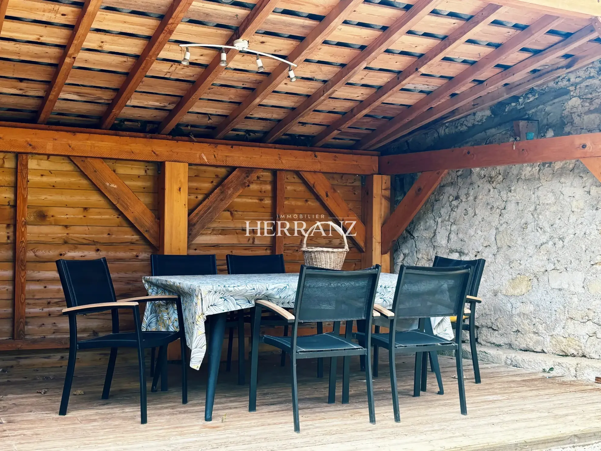 Charmante maison en pierre à Saint-Germain-du-Puch avec 3 chambres, terrasse et grand jardin près de Libourne 