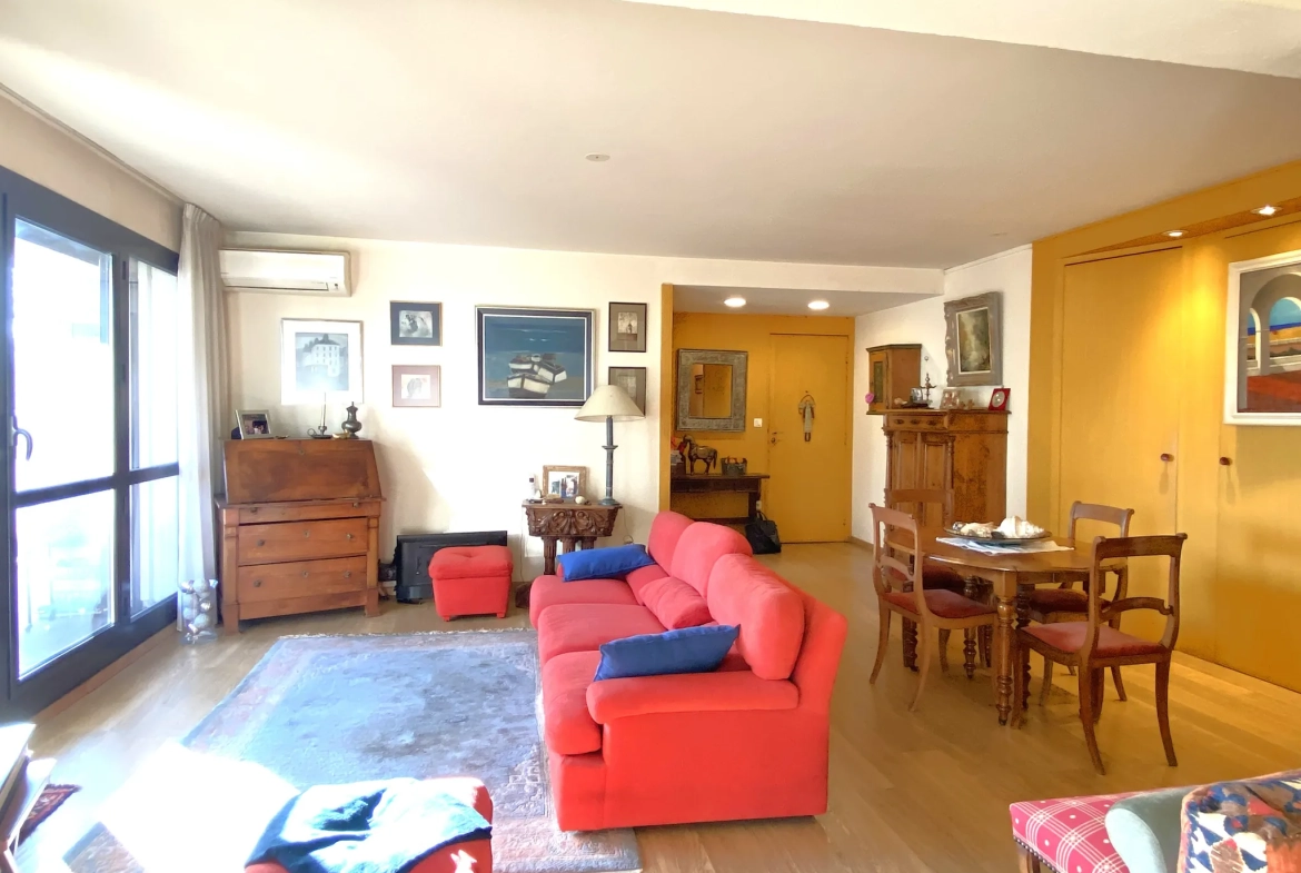 Appartement T4 avec terrasse, parking et résidence avec piscine à Perpignan 