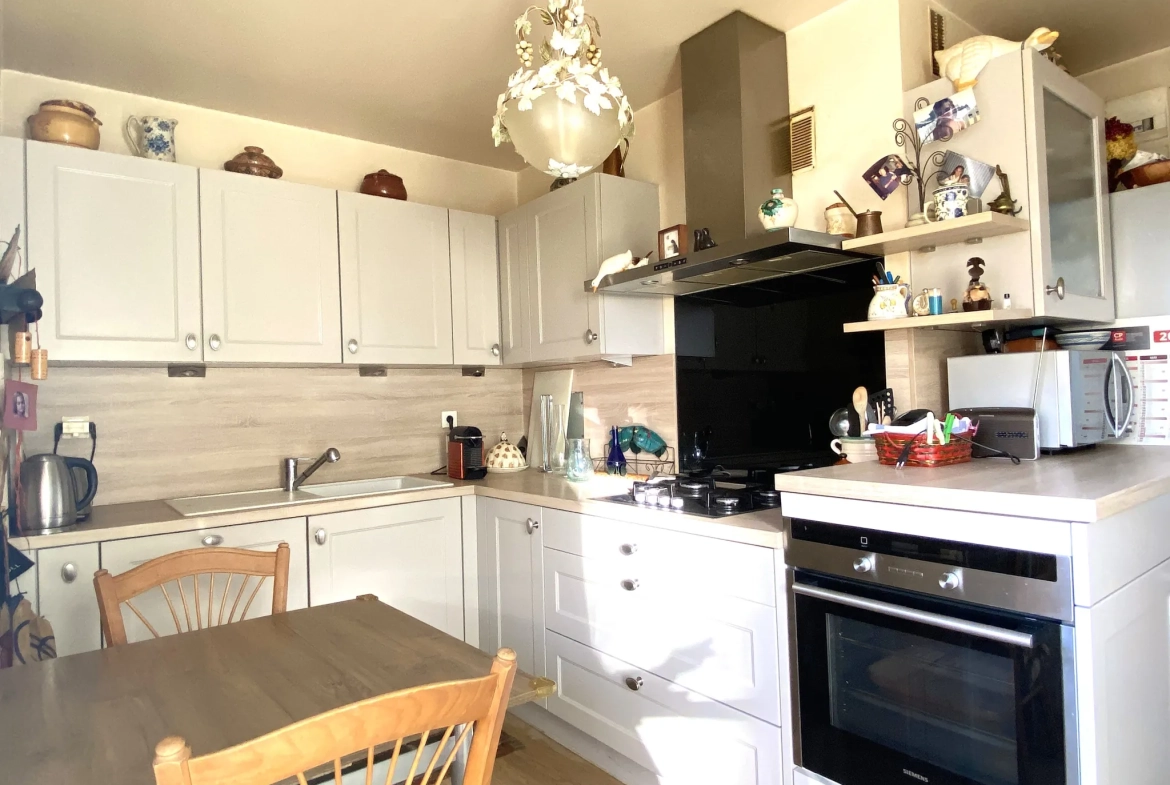 Appartement T4 avec terrasse, parking et résidence avec piscine à Perpignan 