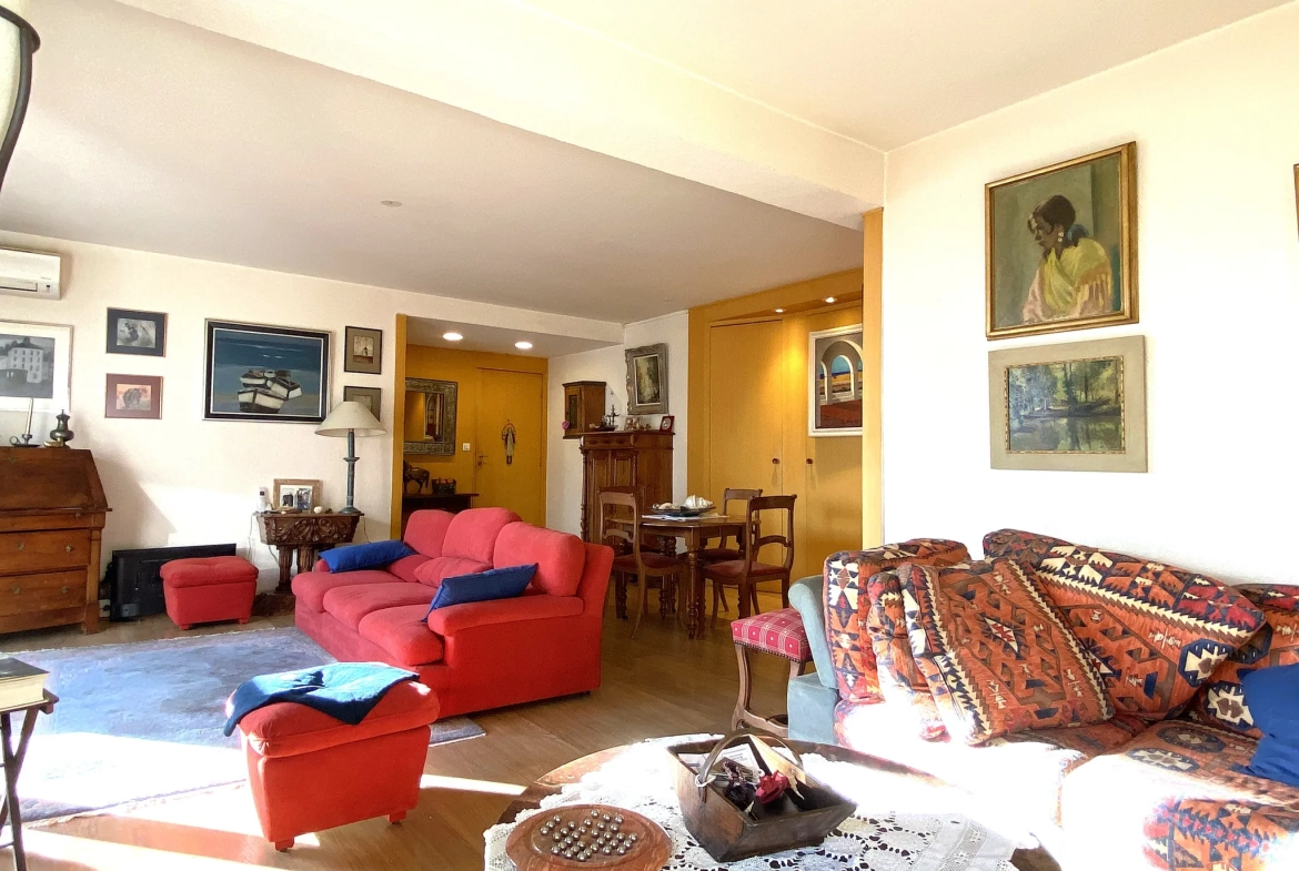 Appartement T4 avec terrasse, parking et résidence avec piscine à Perpignan 