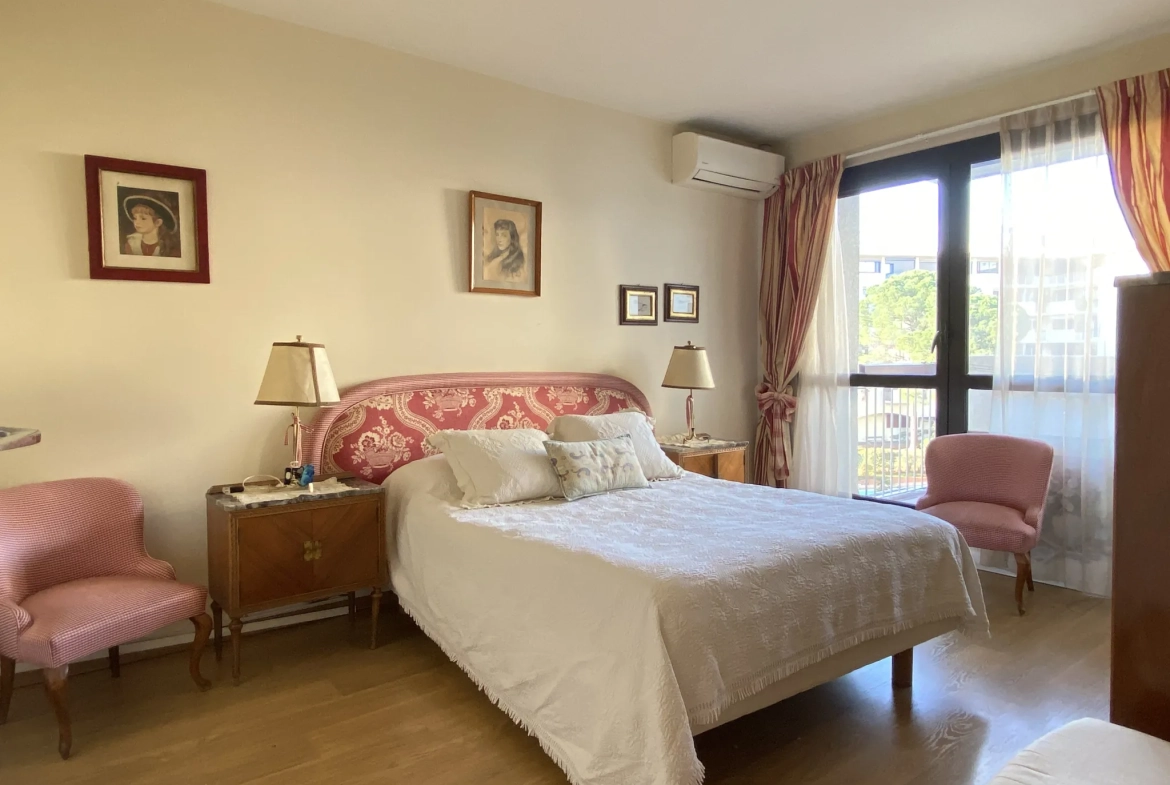 Appartement T4 avec terrasse, parking et résidence avec piscine à Perpignan 
