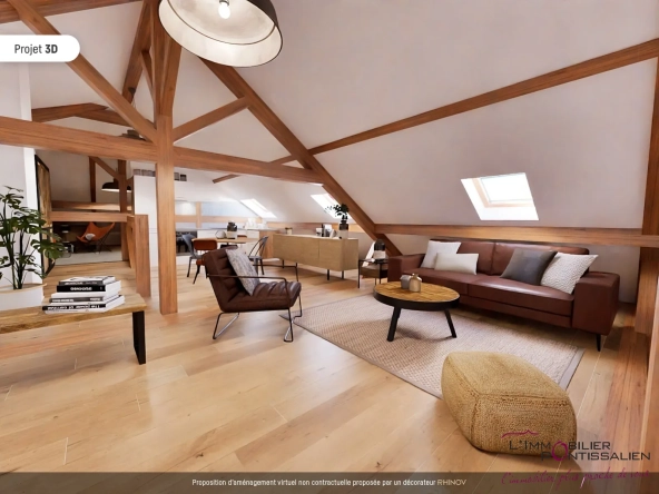 Combles à aménager de 115 m² à Frasne, potentiel de rénovation, 3 velux, central dans le village