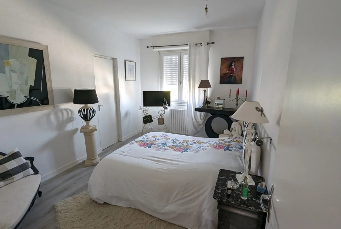 Appartement à Magne de 119 m² avec 4 chambres, cour et balcon 
