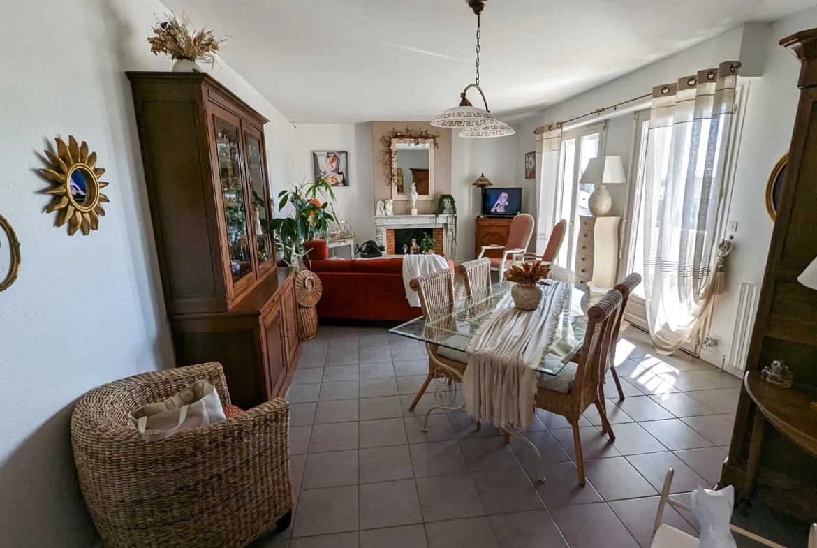 Appartement à Magne de 119 m² avec 4 chambres, cour et balcon 