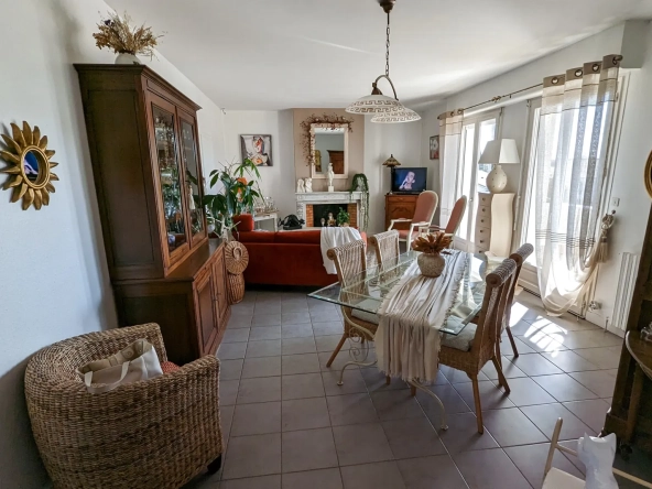 Appartement à Magne de 119 m² avec 4 chambres, cour et balcon
