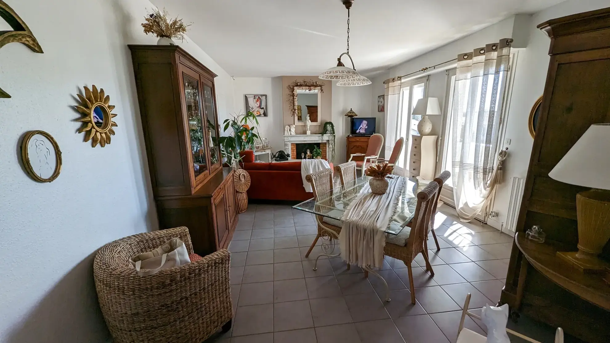 Appartement à Magne de 119 m² avec 4 chambres, cour et balcon 