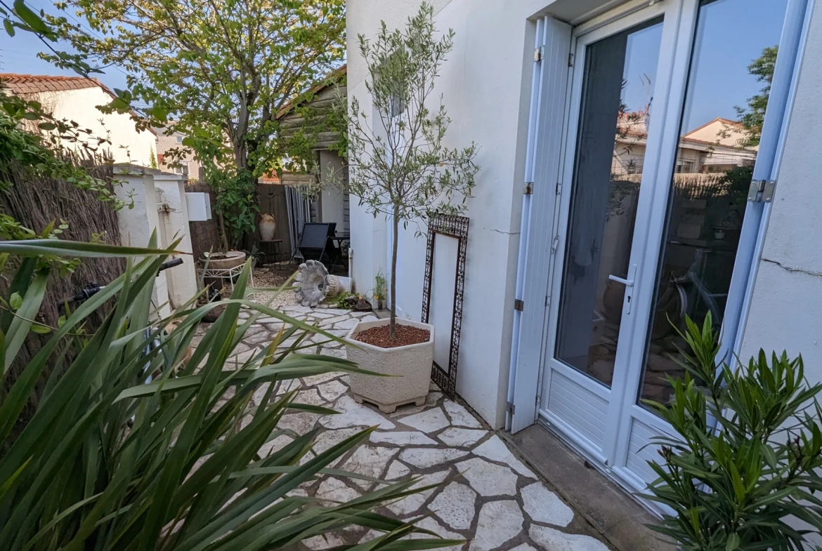 Appartement à Magne de 119 m² avec 4 chambres, cour et balcon 