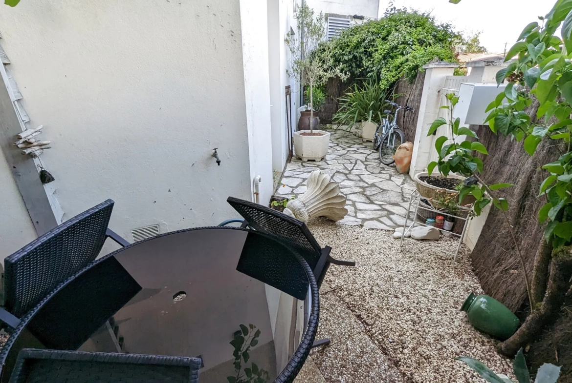 Appartement à Magne de 119 m² avec 4 chambres, cour et balcon 