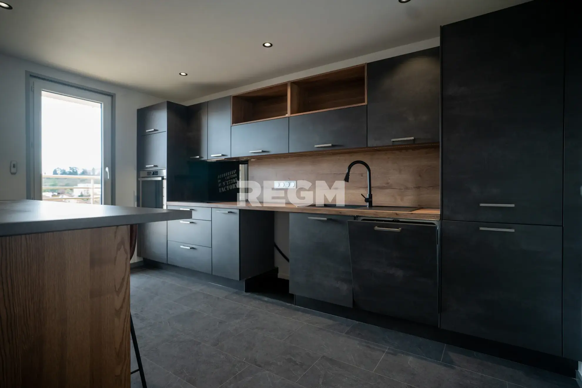 Appartement T1 Bis rénové avec balcon et garage à Clermont-Ferrand, secteur La Glacière 