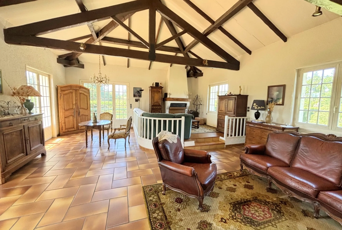 Grande maison familiale à Saint Cyprien avec piscine et terrain spacieux 