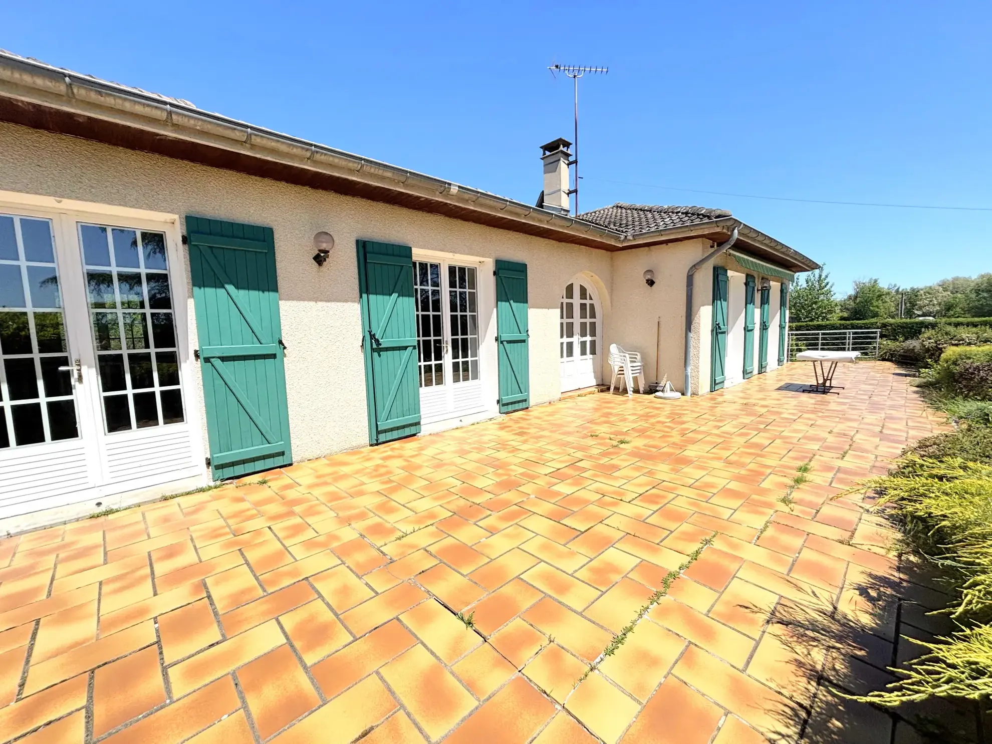 Grande maison familiale à Saint Cyprien avec piscine et terrain spacieux 
