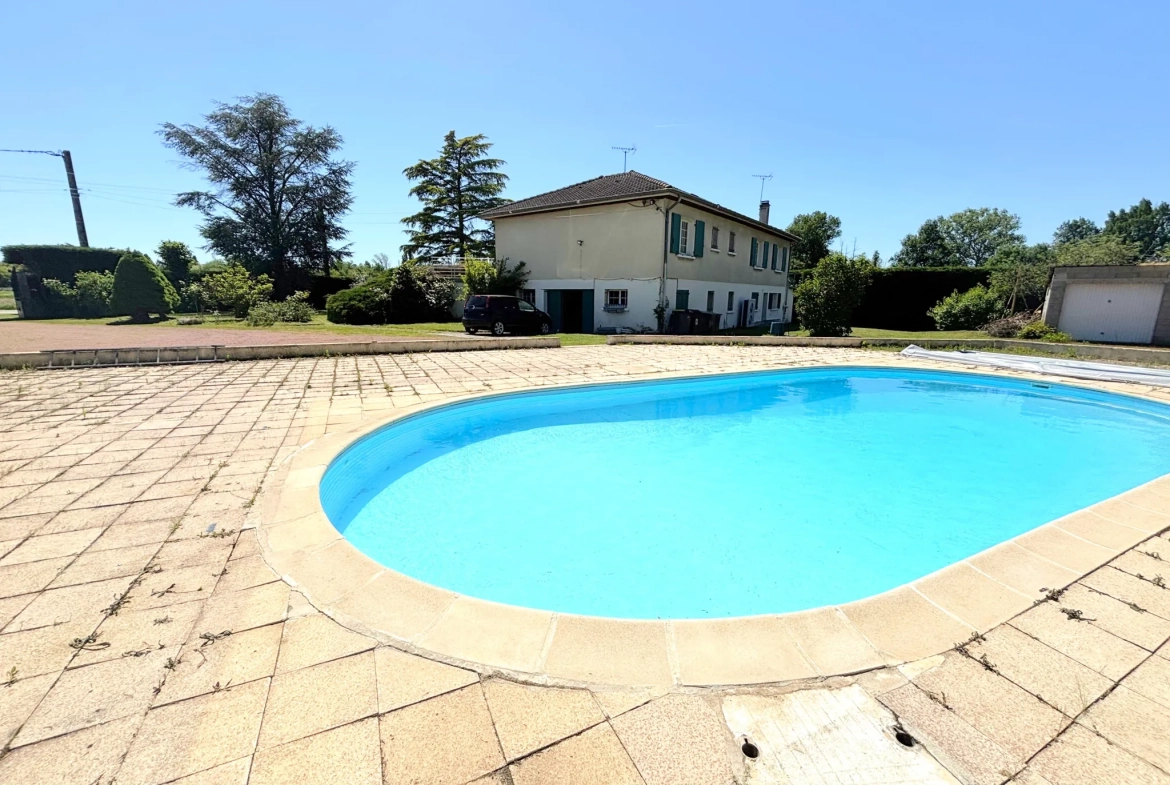 Grande maison familiale à Saint Cyprien avec piscine et terrain spacieux 