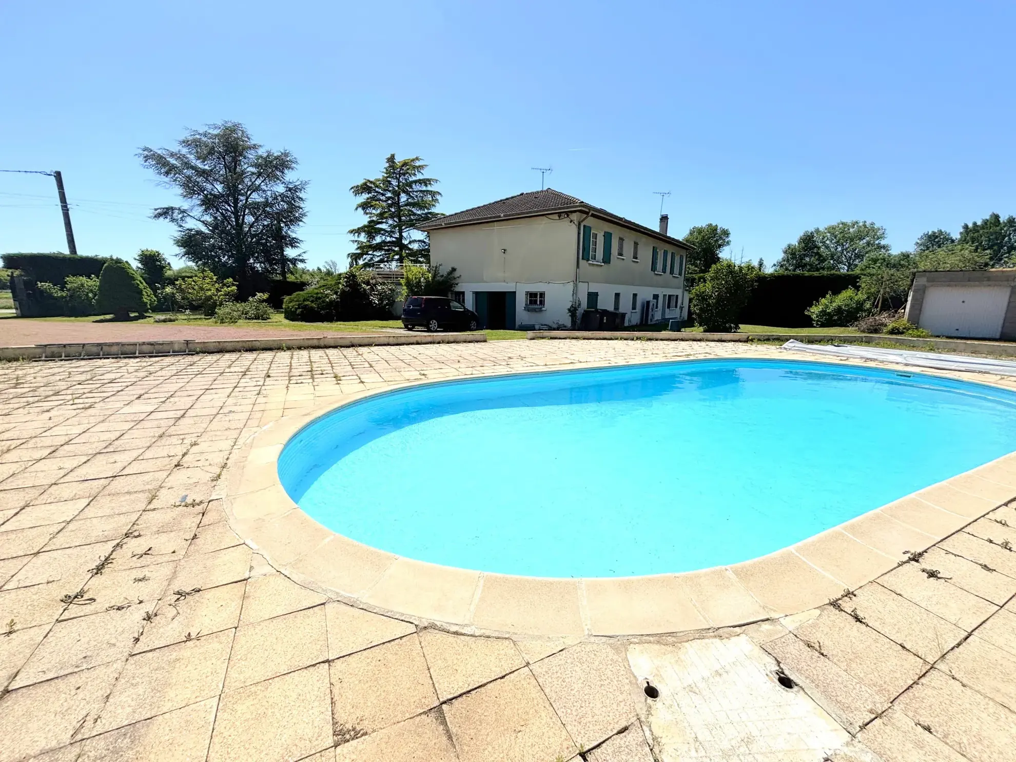 Grande maison familiale à Saint Cyprien avec piscine et terrain spacieux 