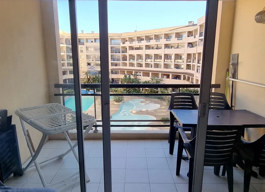 Appartement 2 pièces à vendre à Cannes La Bocca avec terrasse et rendement locatif élevé 