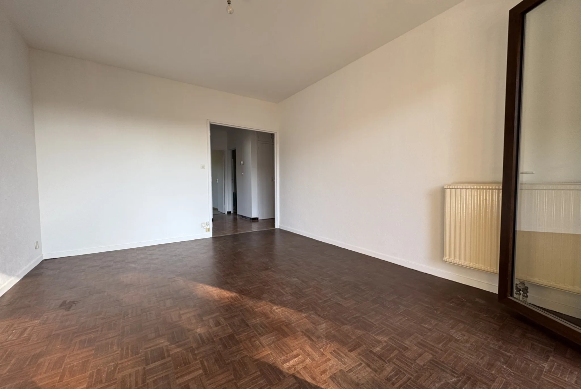 A vendre appartement traversant de 48 m² à Toulouse proche métro et commodités 
