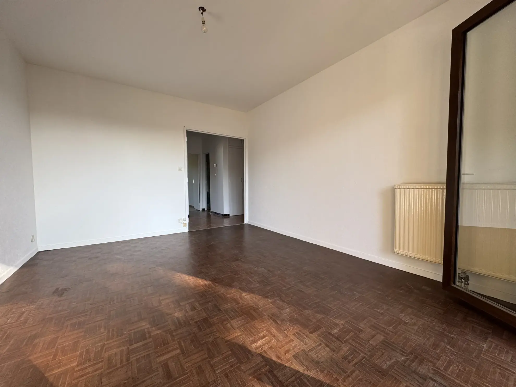 A vendre appartement traversant de 48 m² à Toulouse proche métro et commodités 