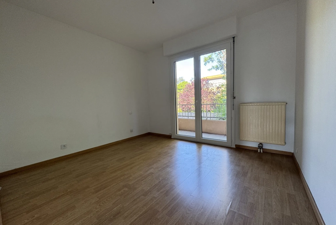 A vendre appartement traversant de 48 m² à Toulouse proche métro et commodités 