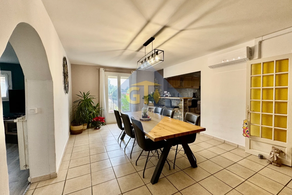 Maison spacieuse de 138 m² avec 5 chambres à Laudun, terrain et garage 