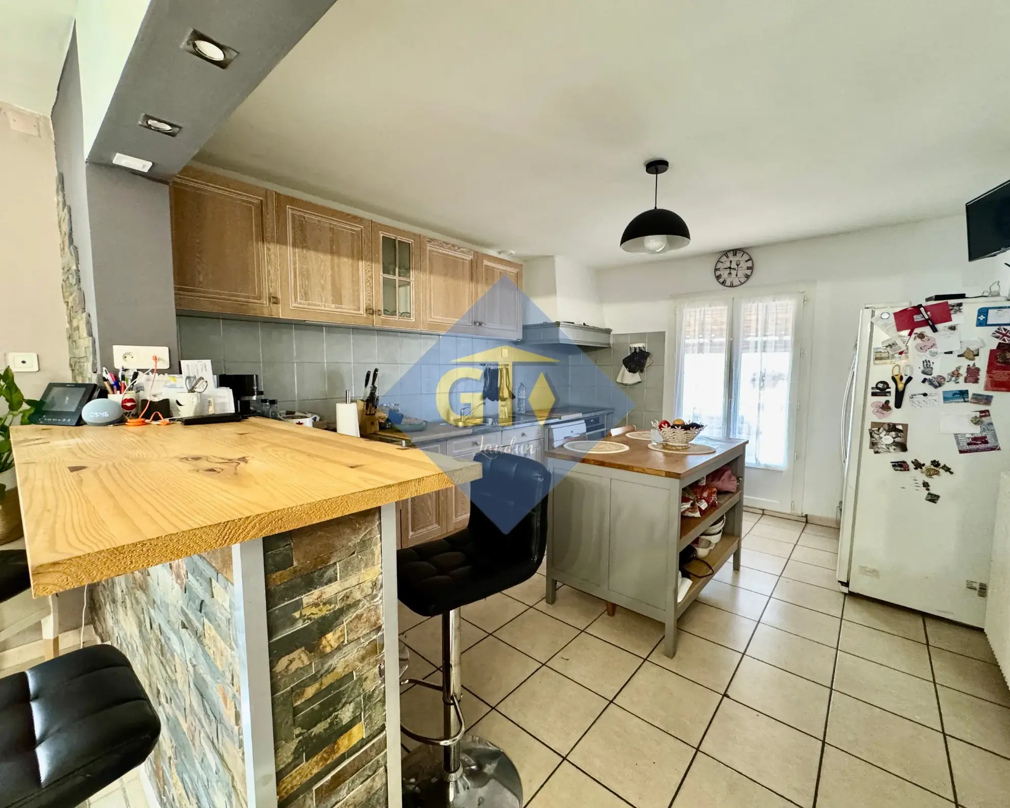Maison spacieuse de 138 m² avec 5 chambres à Laudun, terrain et garage 