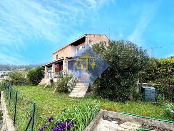 Maison spacieuse de 138 m² avec 5 chambres à Laudun, terrain et garage