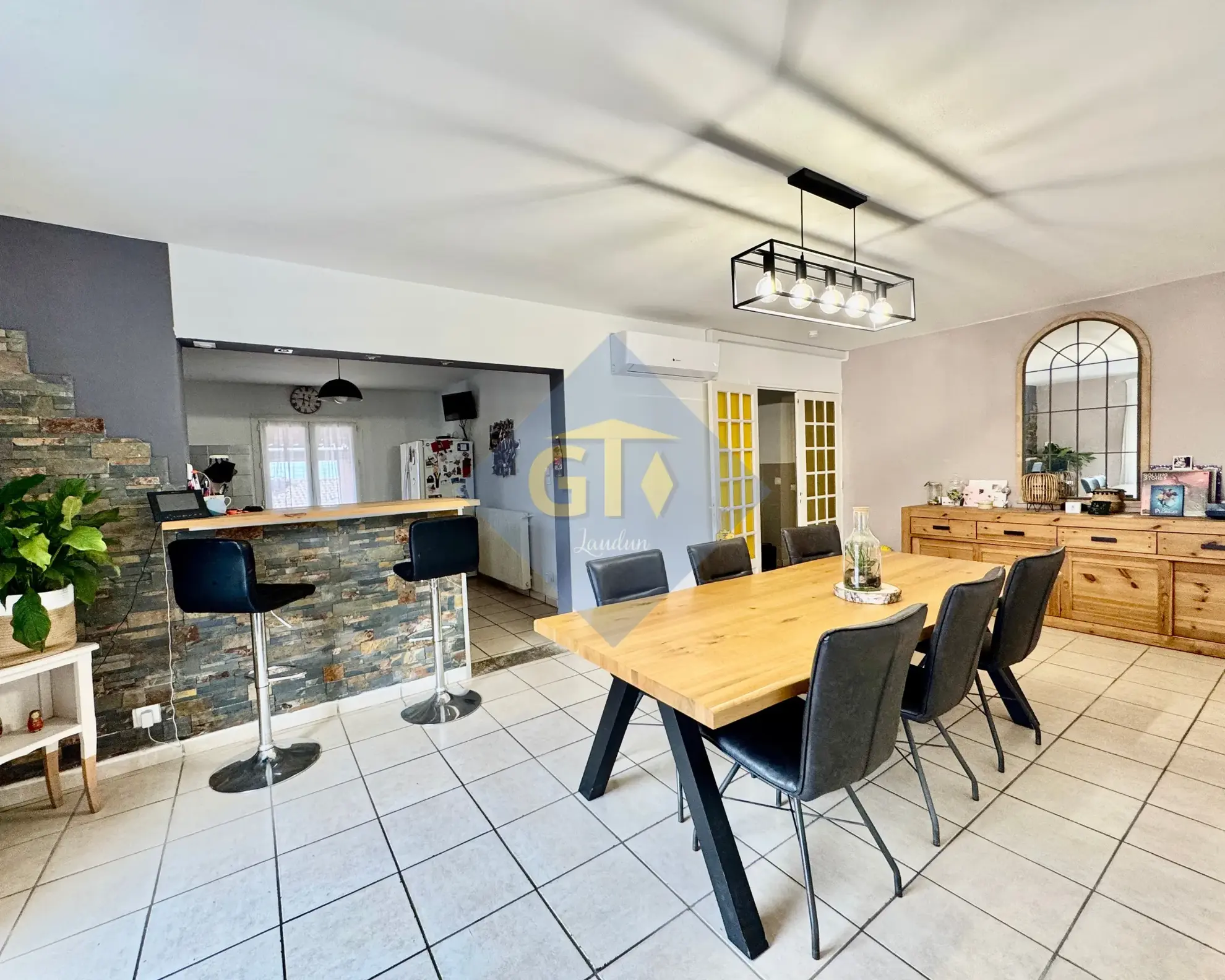 Maison spacieuse de 138 m² avec 5 chambres à Laudun, terrain et garage 