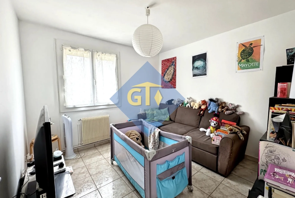 Maison spacieuse de 138 m² avec 5 chambres à Laudun, terrain et garage 