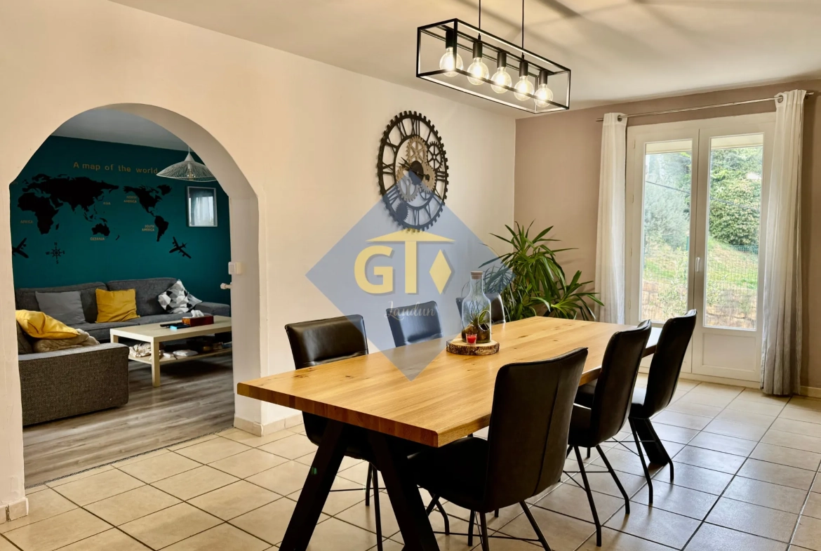 Maison spacieuse de 138 m² avec 5 chambres à Laudun, terrain et garage 