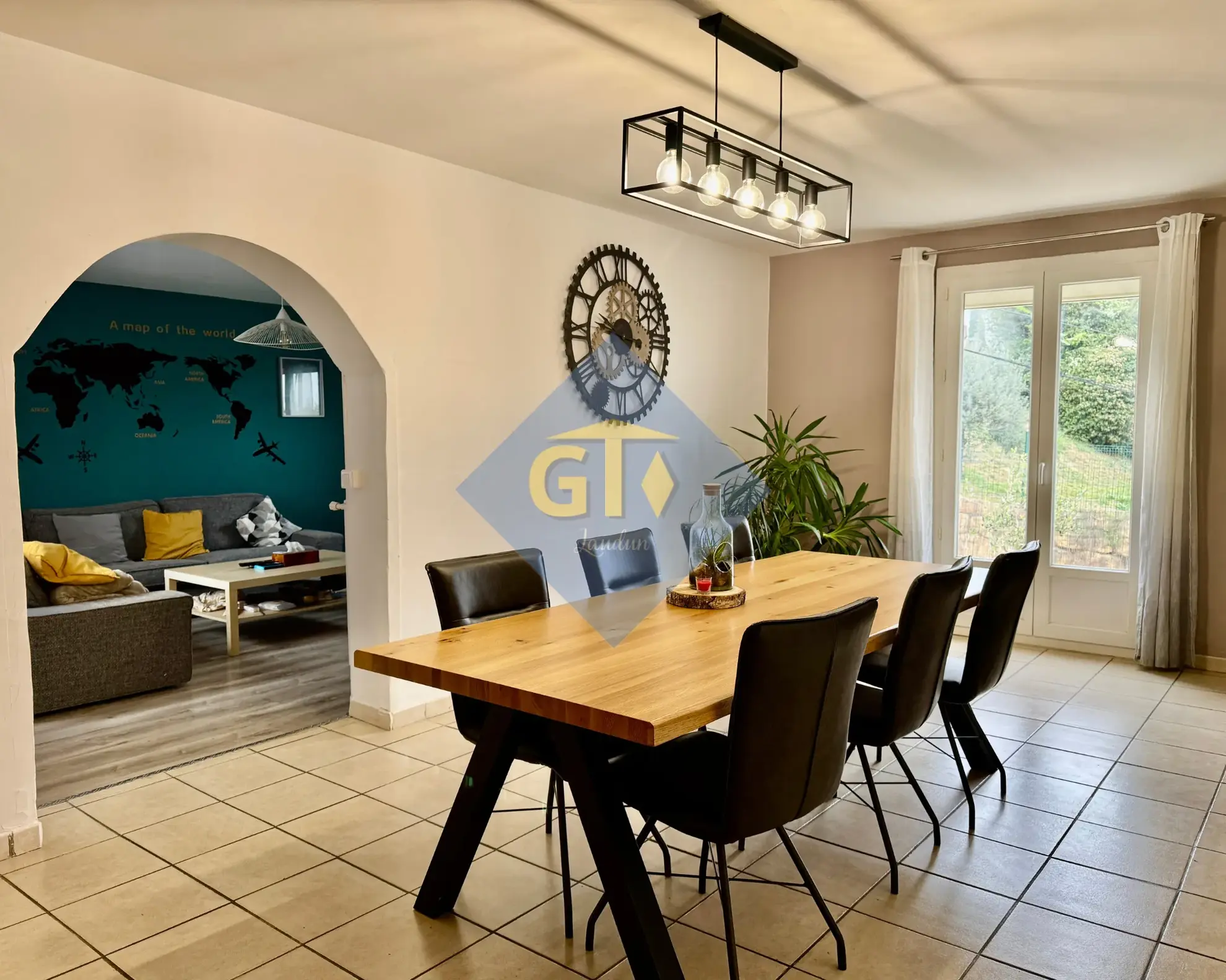 Maison spacieuse de 138 m² avec 5 chambres à Laudun, terrain et garage 