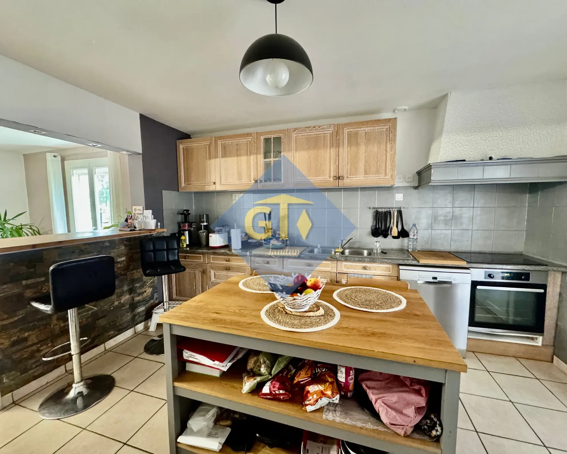 Maison spacieuse de 138 m² avec 5 chambres à Laudun, terrain et garage 