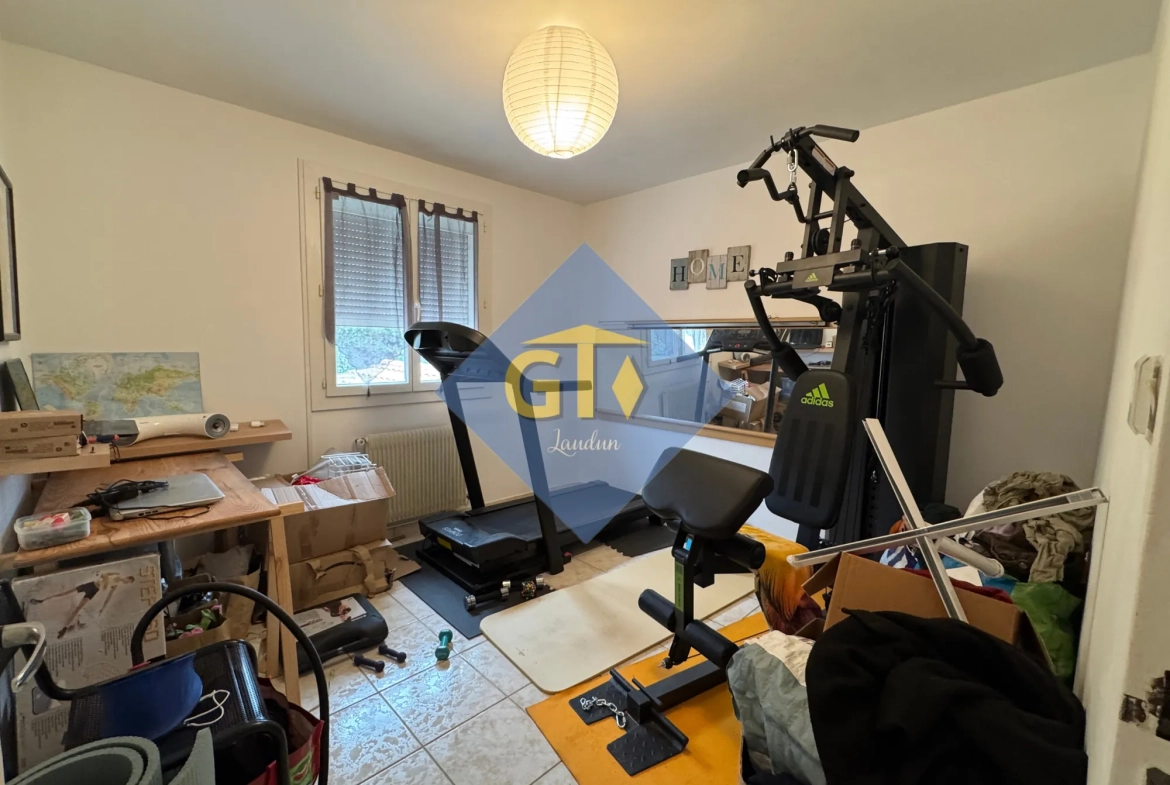 Maison spacieuse de 138 m² avec 5 chambres à Laudun, terrain et garage 