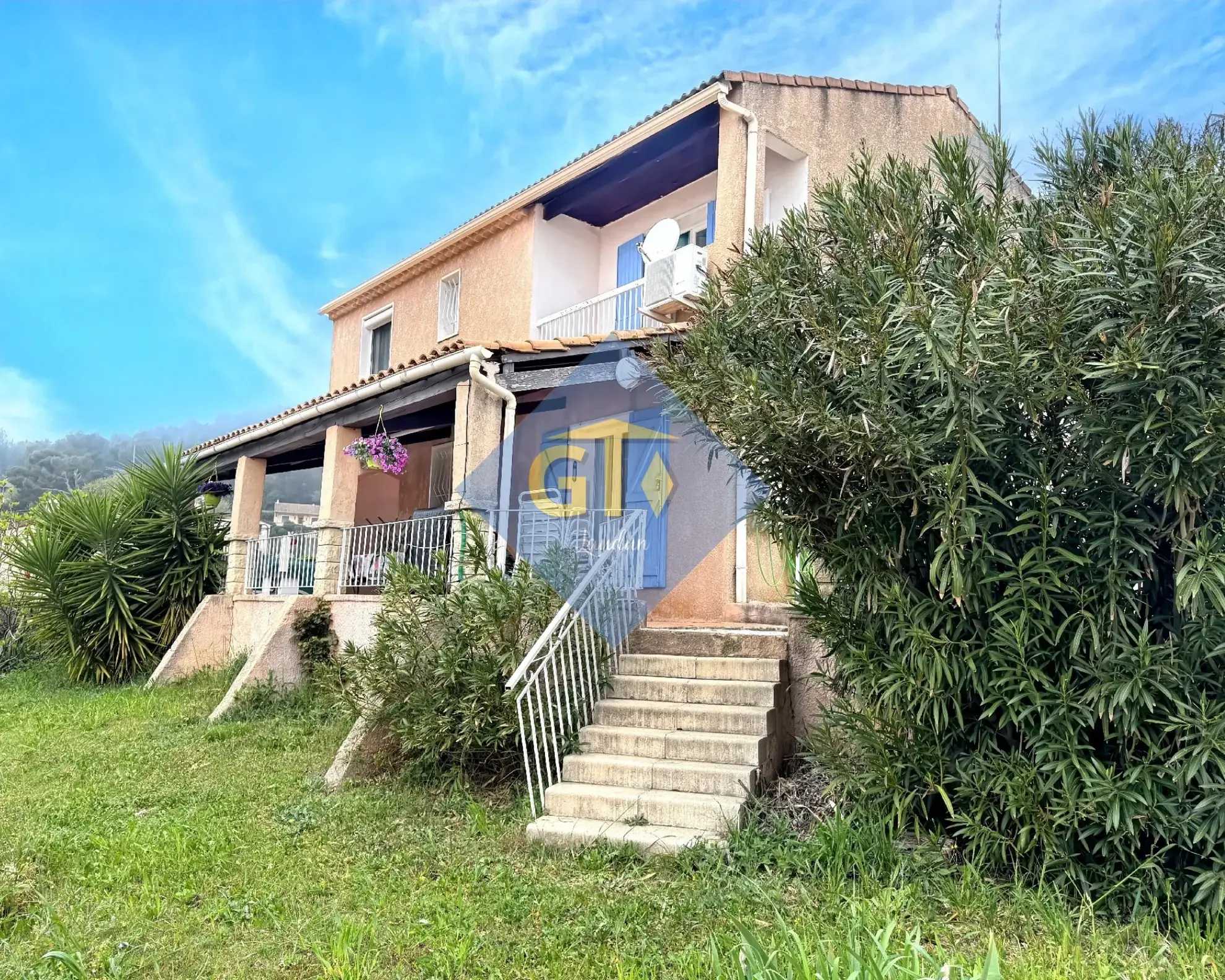 Maison spacieuse de 138 m² avec 5 chambres à Laudun, terrain et garage 