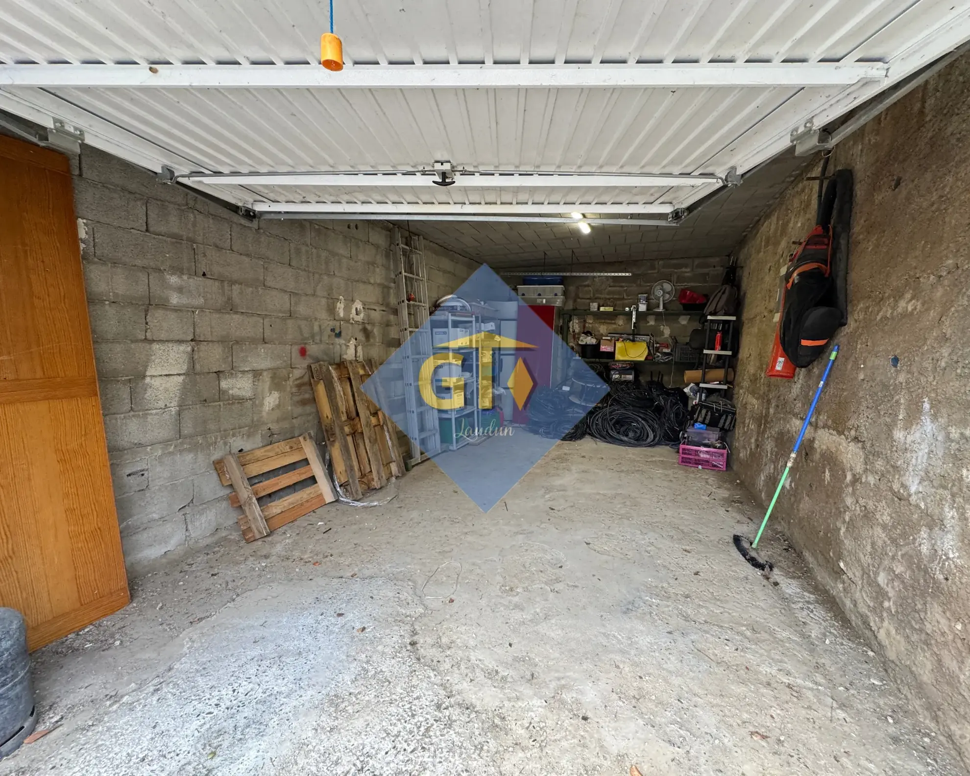 Maison spacieuse de 138 m² avec 5 chambres à Laudun, terrain et garage 