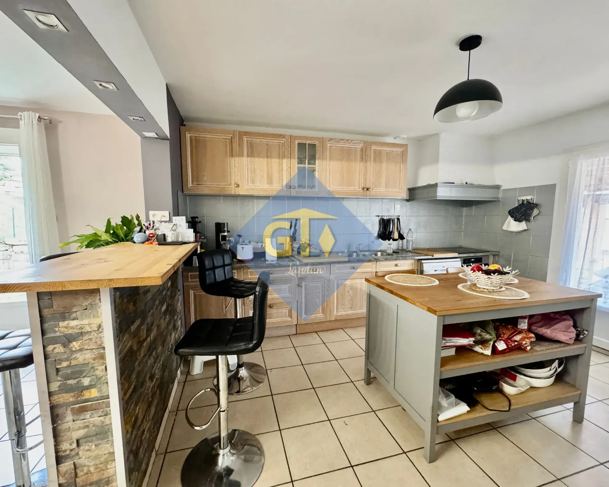 Maison spacieuse de 138 m² avec 5 chambres à Laudun, terrain et garage 
