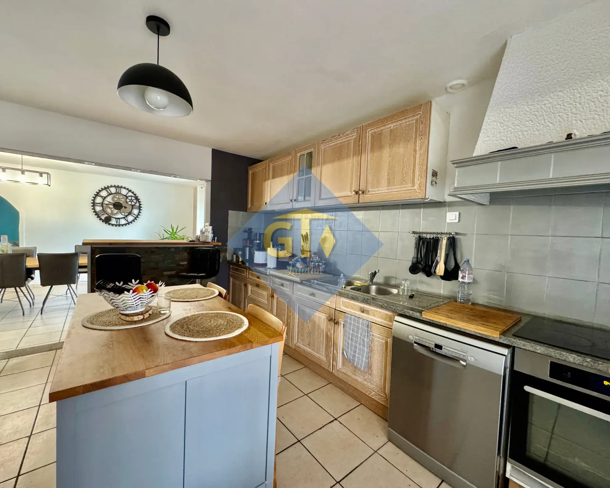 Maison spacieuse de 138 m² avec 5 chambres à Laudun, terrain et garage 