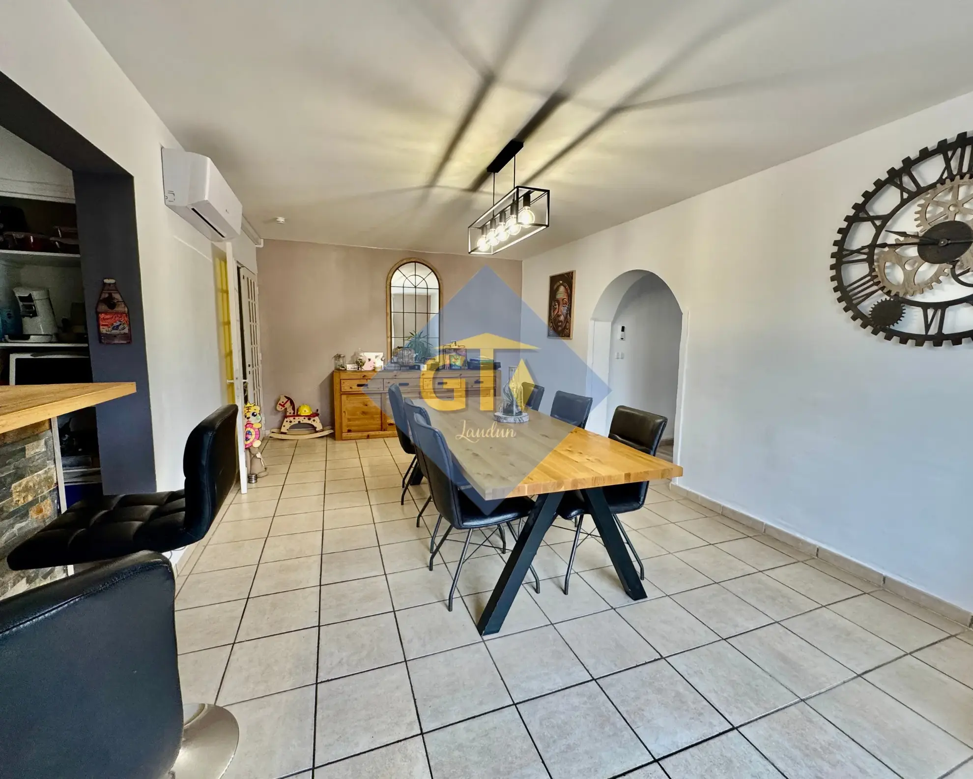 Maison spacieuse de 138 m² avec 5 chambres à Laudun, terrain et garage 