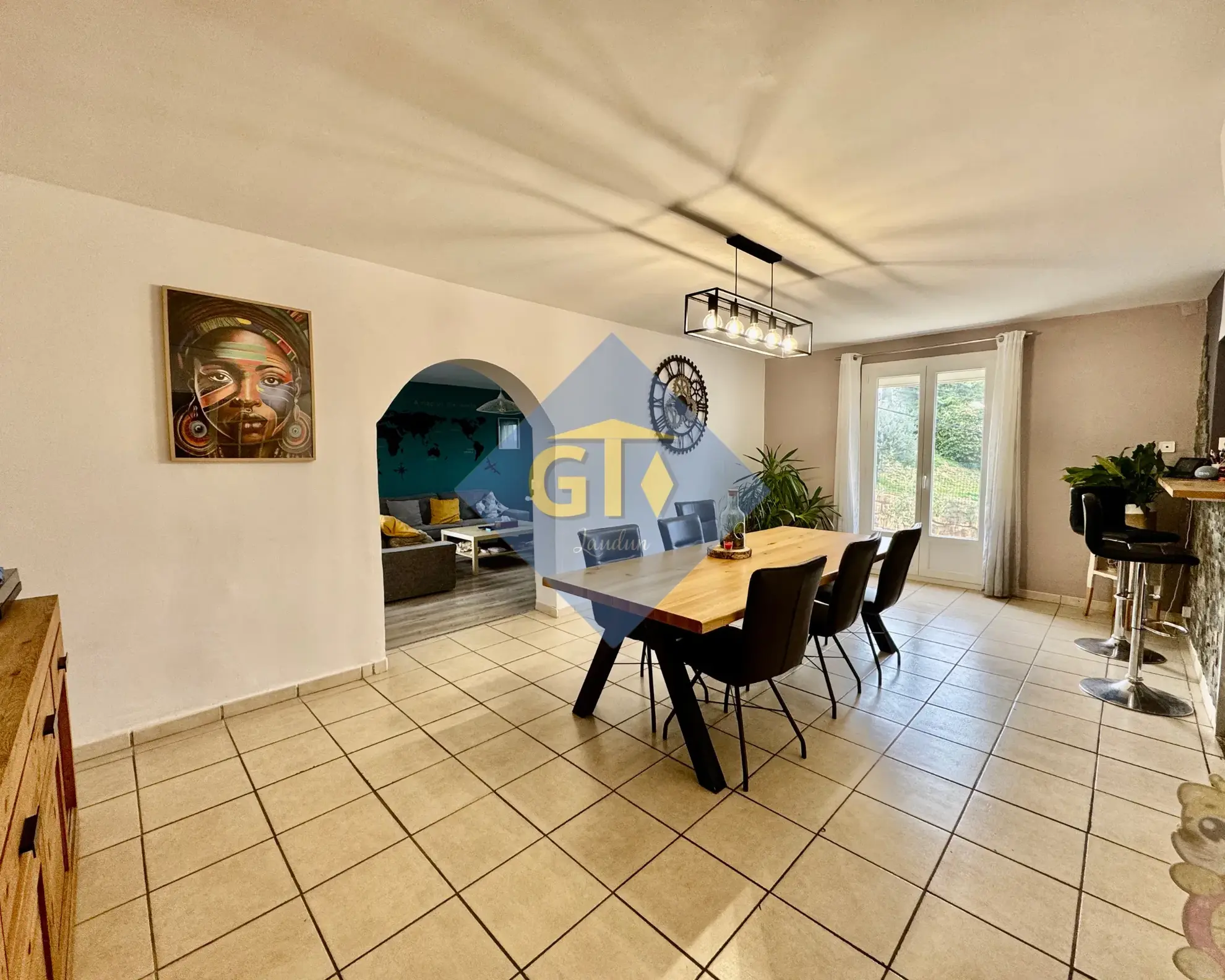 Maison spacieuse de 138 m² avec 5 chambres à Laudun, terrain et garage 
