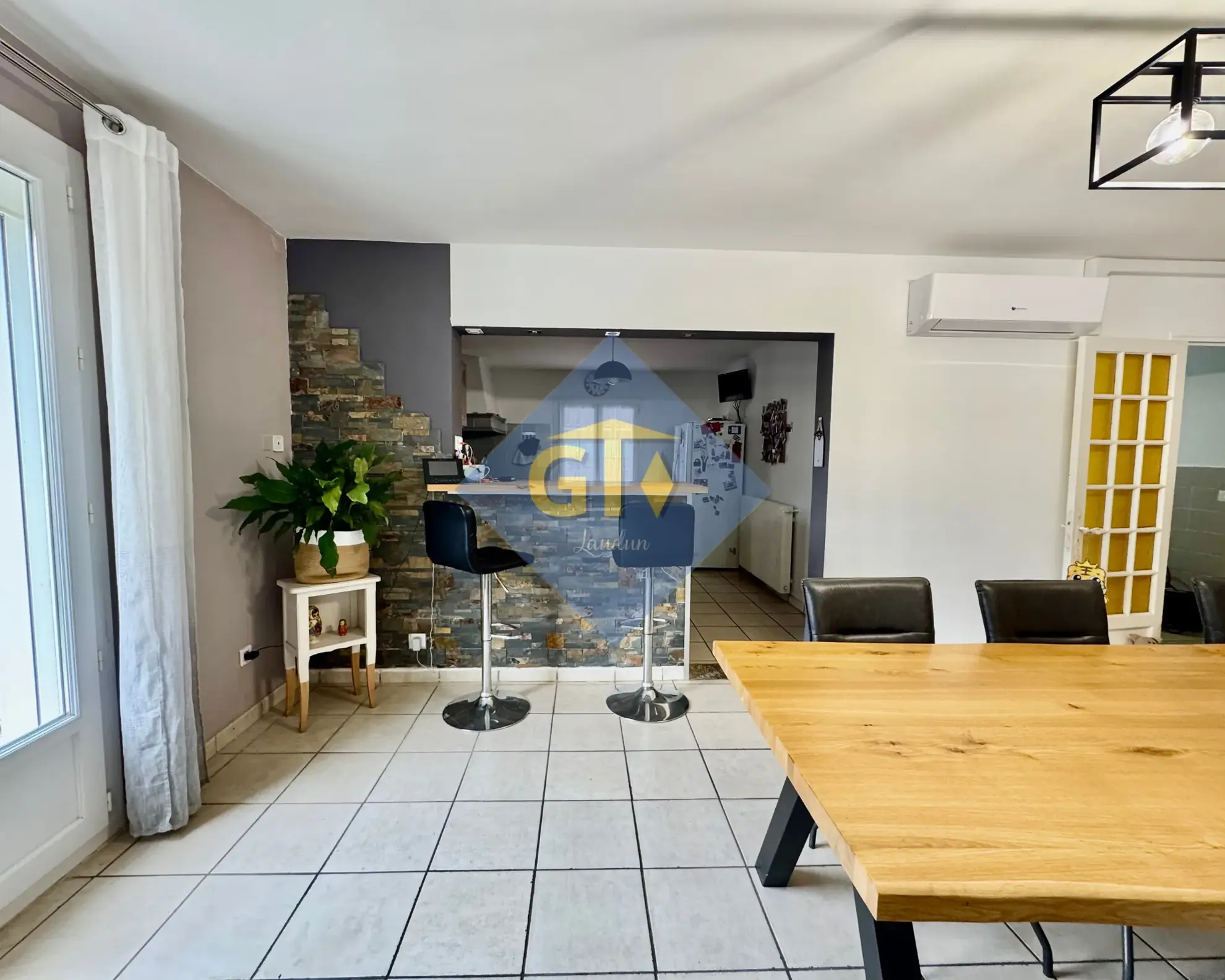 Maison spacieuse de 138 m² avec 5 chambres à Laudun, terrain et garage 