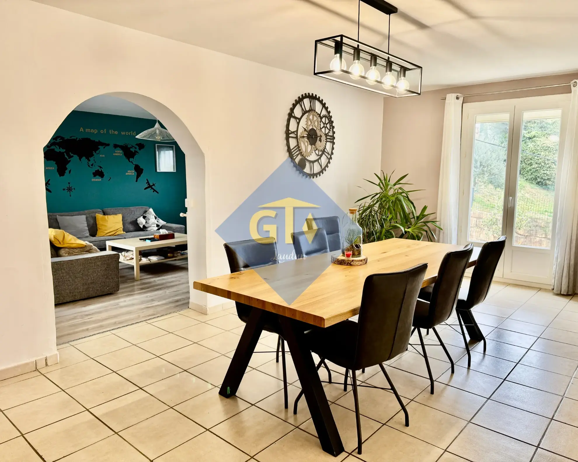 Maison spacieuse de 138 m² avec 5 chambres à Laudun, terrain et garage 