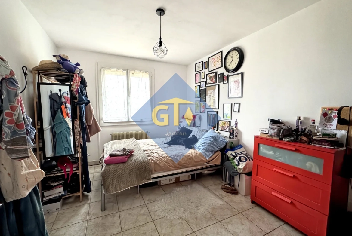 Maison spacieuse de 138 m² avec 5 chambres à Laudun, terrain et garage 
