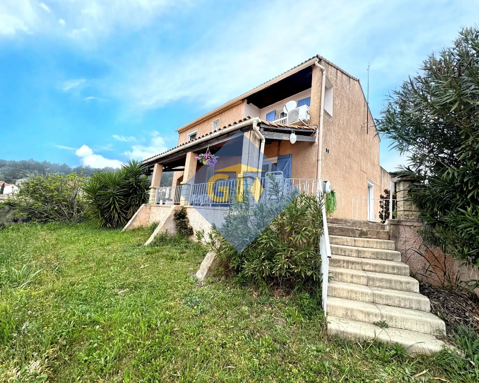 Maison spacieuse de 138 m² avec 5 chambres à Laudun, terrain et garage 