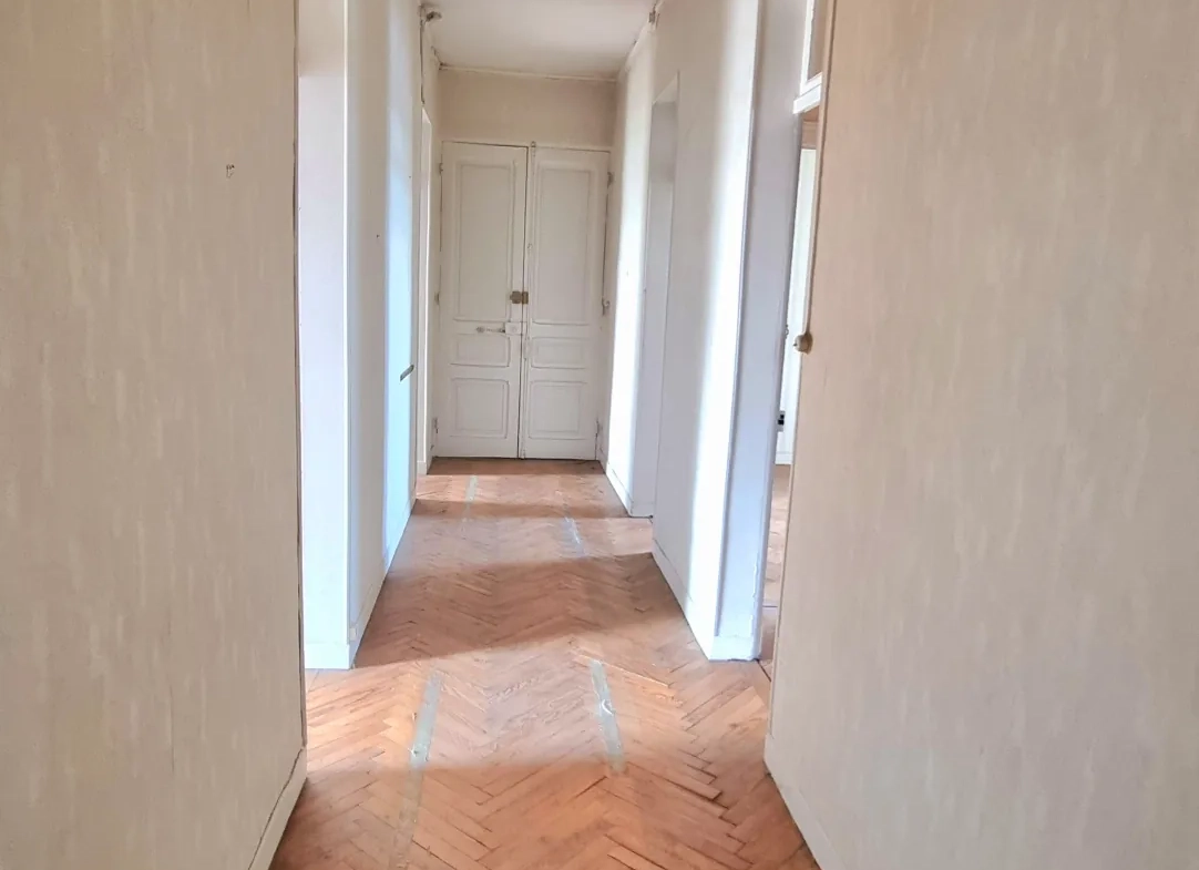 Appartement à vendre de 127m² dans la rue Bertrand Barrère à Tarbes 
