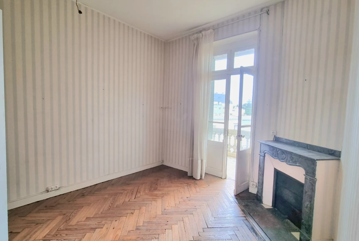Appartement à vendre de 127m² dans la rue Bertrand Barrère à Tarbes 