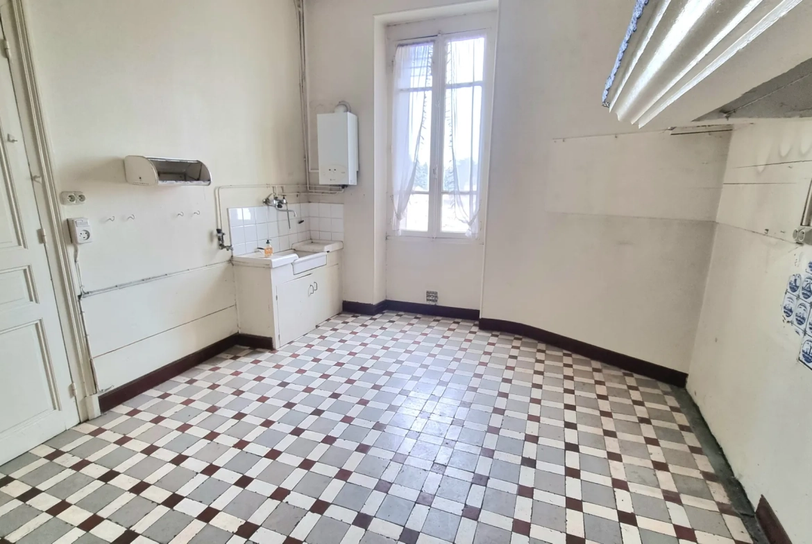 Appartement à vendre de 127m² dans la rue Bertrand Barrère à Tarbes 
