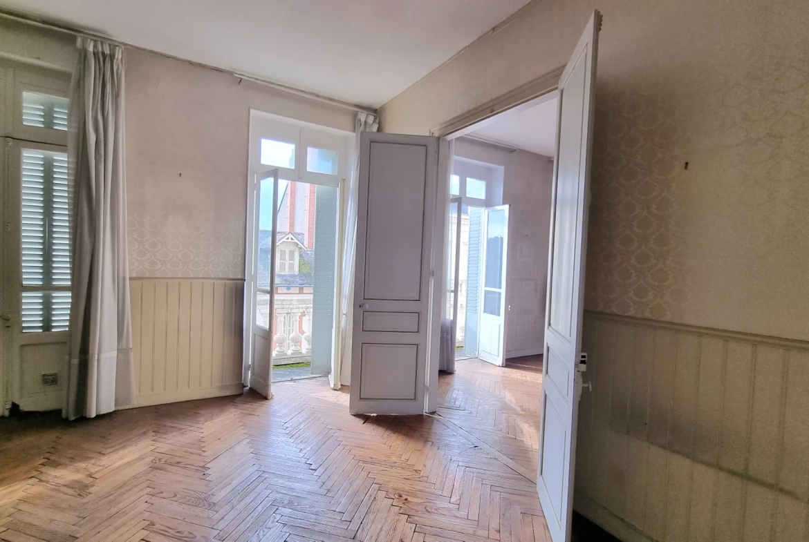 Appartement à vendre de 127m² dans la rue Bertrand Barrère à Tarbes 