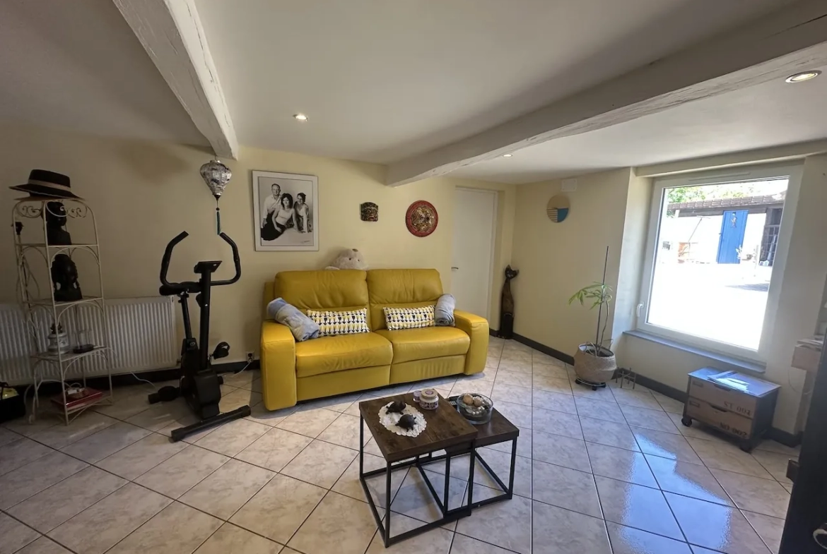 Maison de 107 m² avec piscine à Artaix en vente - Résidence confortable 