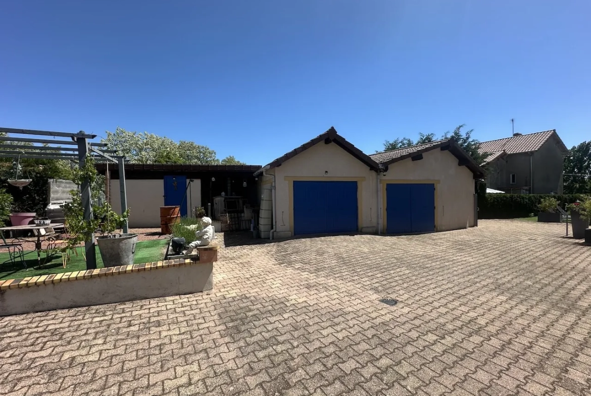 Maison de 107 m² avec piscine à Artaix en vente - Résidence confortable 