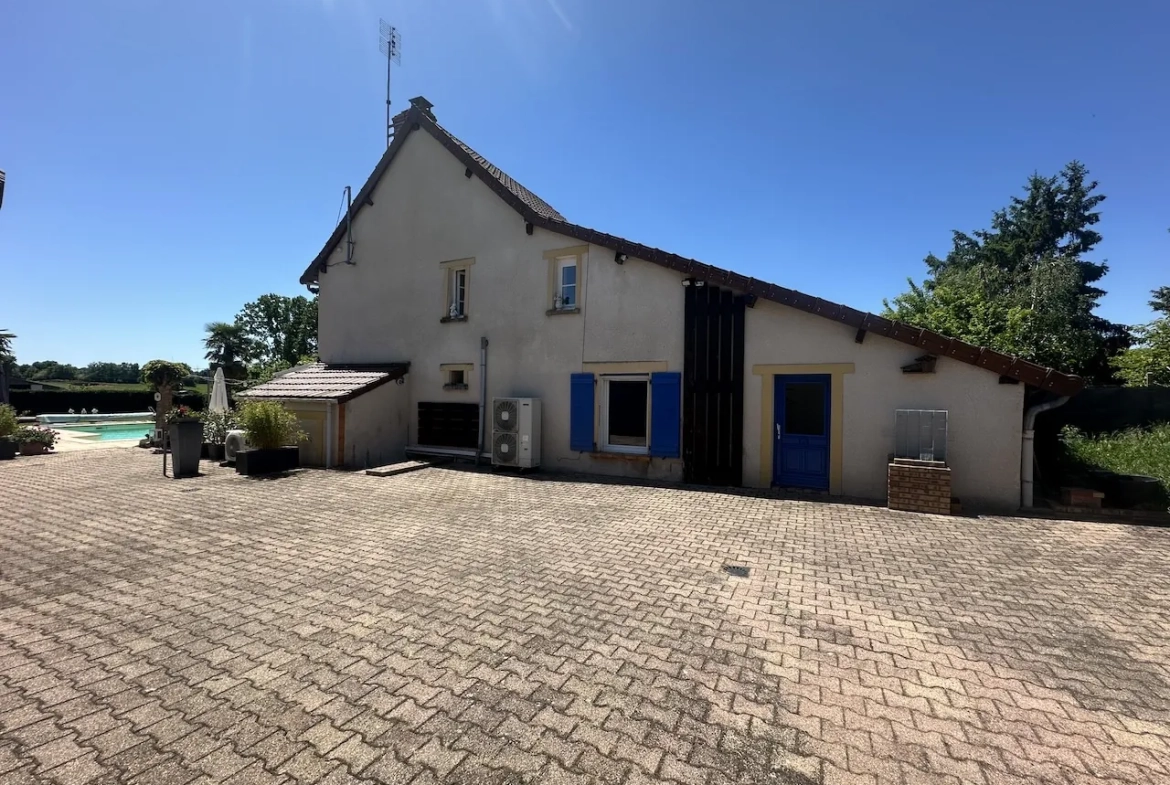 Maison de 107 m² avec piscine à Artaix en vente - Résidence confortable 