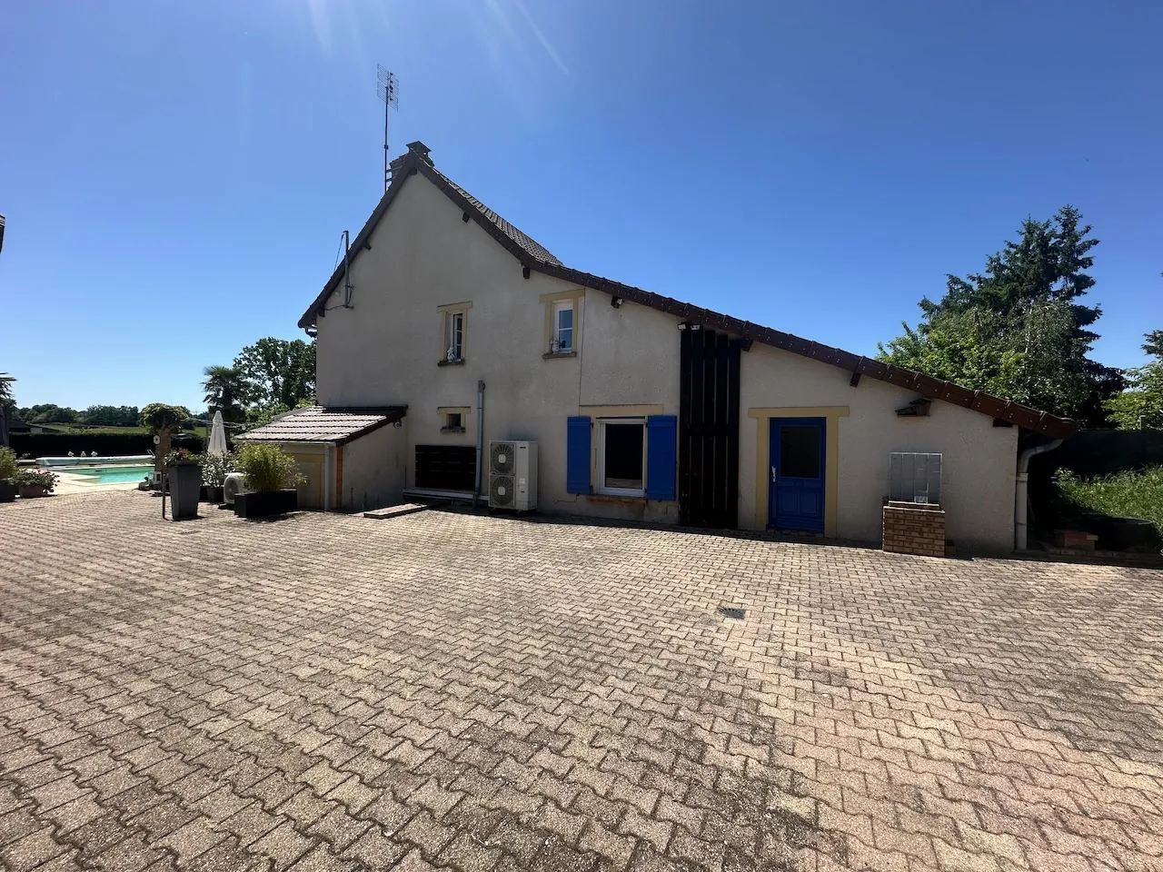 Maison de 107 m² avec piscine à Artaix en vente - Résidence confortable 