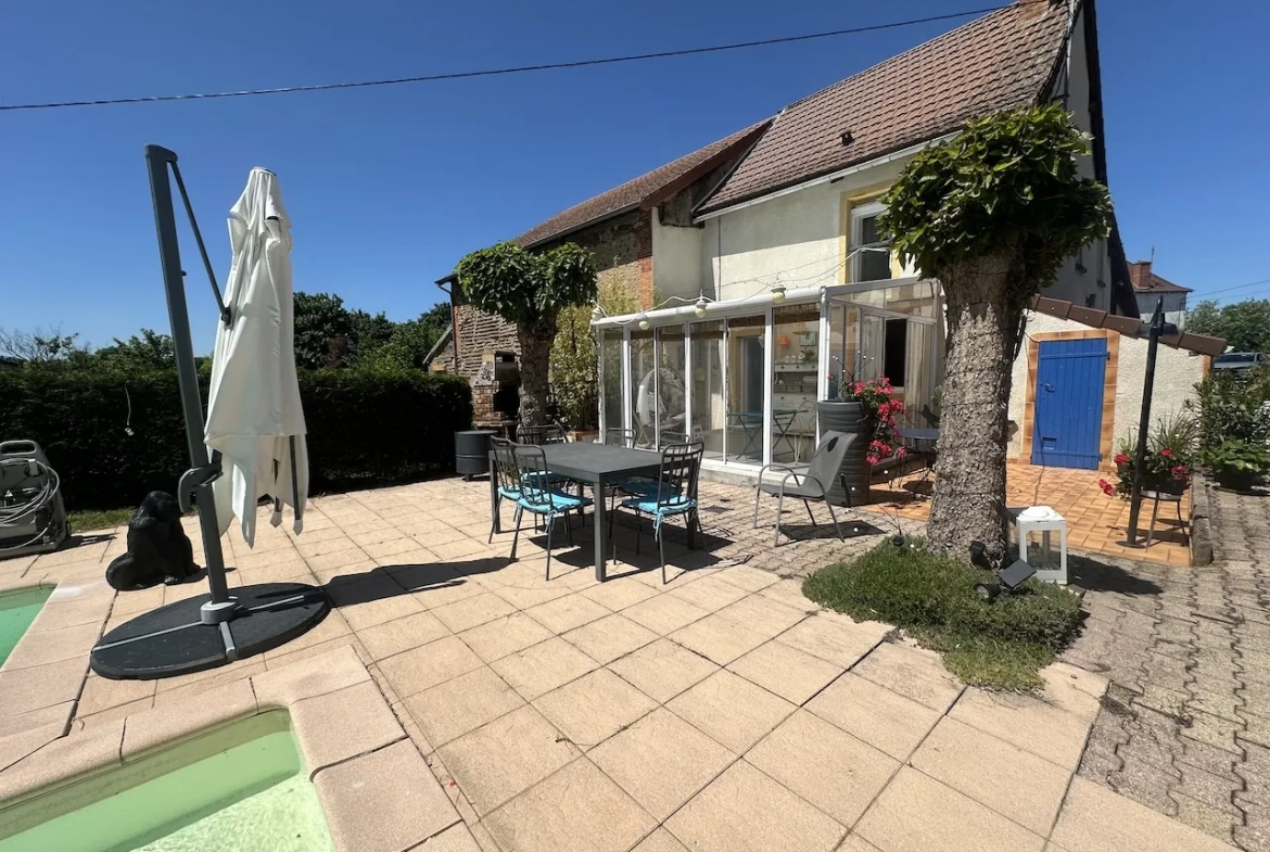 Maison de 107 m² avec piscine à Artaix en vente - Résidence confortable 